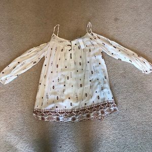 NWT peak-a-boo shoulder blouse